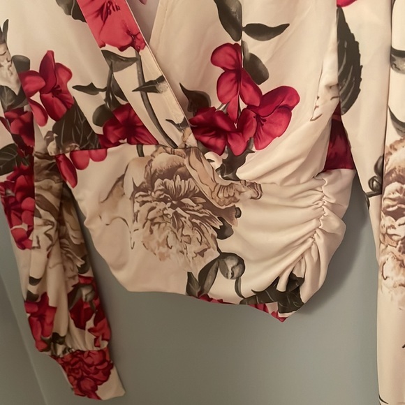 Dressy floral crop top - Picture 3 of 4